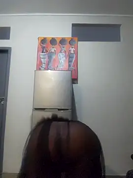 Snapshot of Mommy_Sienna chatting on 12/19/25, 11:01 Mommy Sienna online show from 12/19/25, 11:01