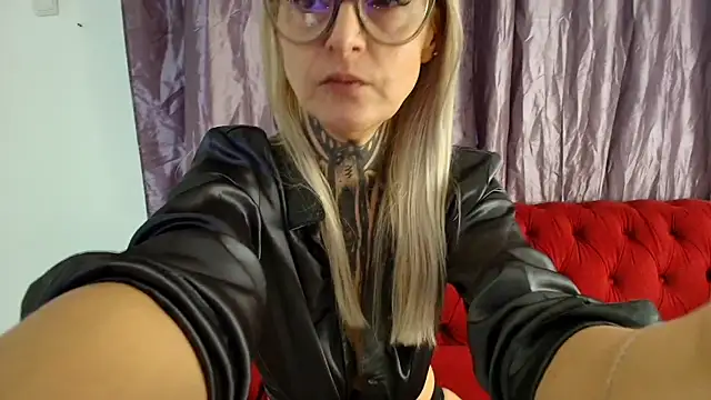 Snapshot of TattooTemptress chatting on 11/16/25, 05:13 TattooTemptress online show from 11/16/25, 05:13