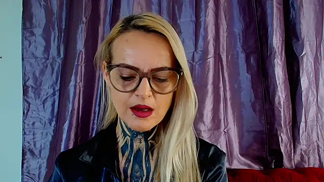 Snapshot of TattooTemptress chatting on 12/15/25, 05:01 TattooTemptress online show from 12/15/25, 05:01