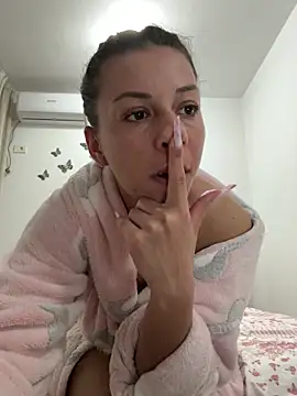 Snapshot of EdaQueen chatting on 04/02/26, 04:15 EdaQueen online show from 04/02/26, 04:15