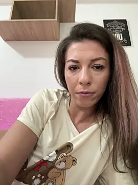 Snapshot of EdaQueen chatting on 04/03/26, 07:23 EdaQueen online show from 04/03/26, 07:23