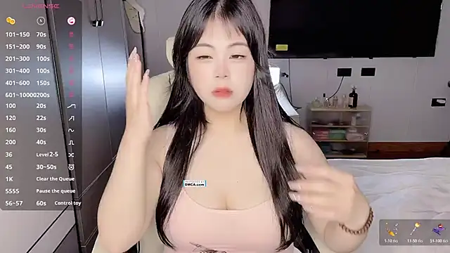 Chayka 21 online show from 11/10/25, 01:43