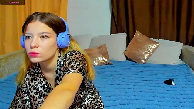 Eva purrr  online show from 11/27/25, 01:18