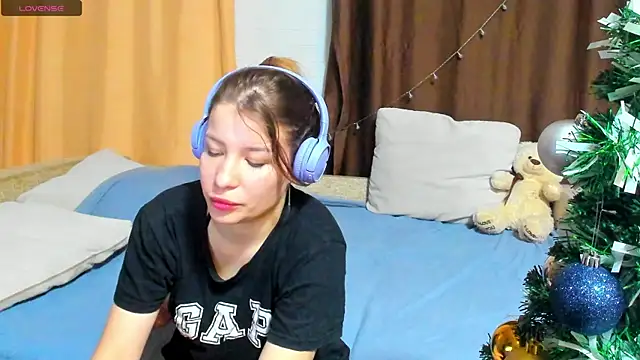 Eva purrr  online show from 12/18/25, 01:33