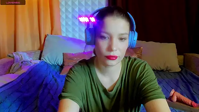 Eva purrr  online show from 04/17/26, 12:19