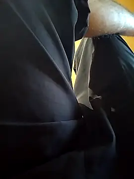 Snapshot of 69_HOT_69 chatting on 11/10/25, 03:27 69 HOT 69 online show from 11/10/25, 03:27