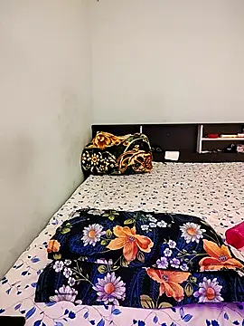 Snapshot of LoveLy-Soneya chatting on 12/13/25, 07:53 LoveLy-Soneya online show from 12/13/25, 07:53