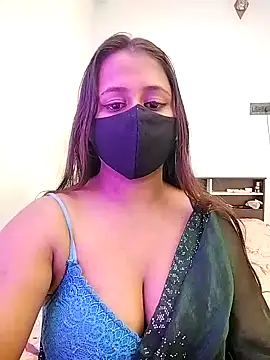 Snapshot of LoveLy-Soneya chatting on 12/17/25, 11:38 LoveLy-Soneya online show from 12/17/25, 11:38