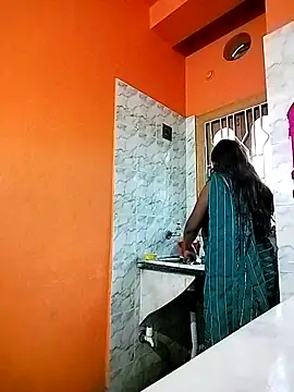 Snapshot of LoveLy-Soneya chatting on 12/19/25, 01:23 LoveLy-Soneya online show from 12/19/25, 01:23