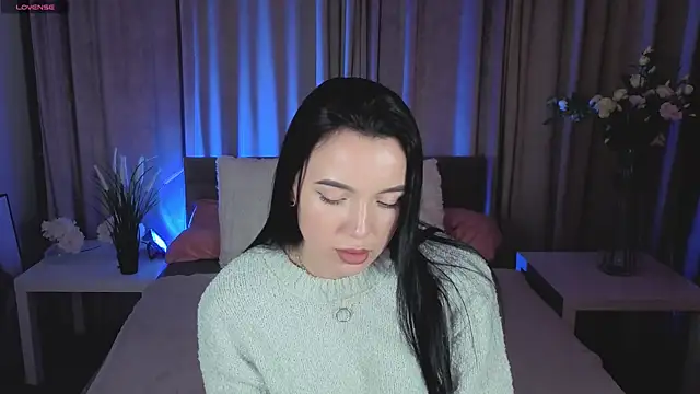 HeyNiki online show from 12/19/25, 04:47