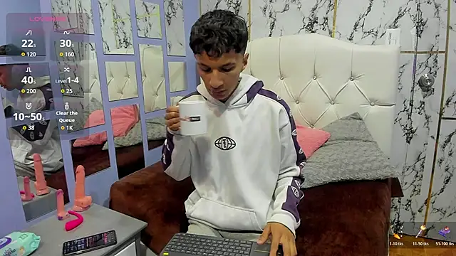 Snapshot of Elian_Julian chatting on 11/07/25, 12:54 Elian Julian online show from 11/07/25, 12:54