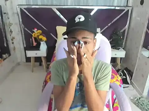 Snapshot of Santy_bigcock_01 chatting on 11/18/25, 11:36 Santy bigcock 01 online show from 11/18/25, 11:36