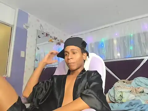 Snapshot of Santy_bigcock_01 chatting on 01/14/26, 04:29 Santy bigcock 01 online show from 01/14/26, 04:29