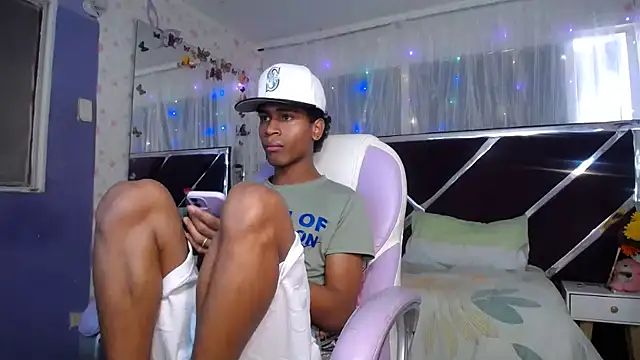 Snapshot of Santy_bigcock_01 chatting on 04/08/26, 05:24 Santy bigcock 01 online show from 04/08/26, 05:24