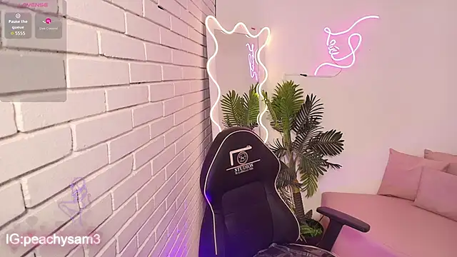 Snapshot of PEACHY_TAY chatting on 11/25/25, 11:43 PEACHY TAY online show from 11/25/25, 11:43