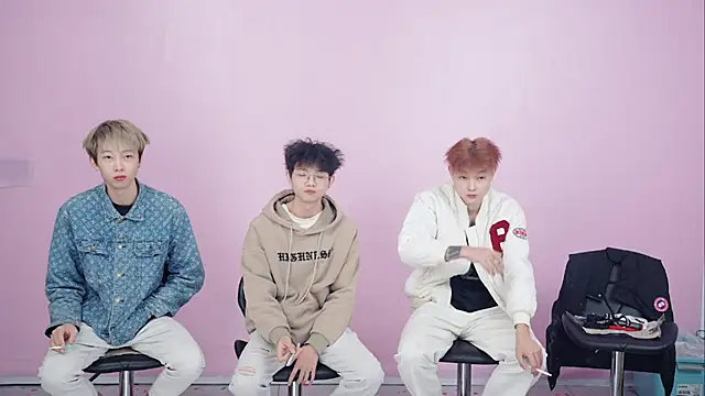 Snapshot of Beautifulboys-999 chatting on 12/01/25, 07:35 Beautifulboys-999 online show from 12/01/25, 07:35