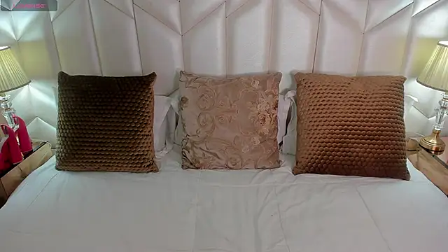 Snapshot of Bella__carther chatting on 11/10/25, 02:27 Bella carther online show from 11/10/25, 02:27