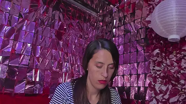 mia luna ed online show from 11/17/25, 05:08