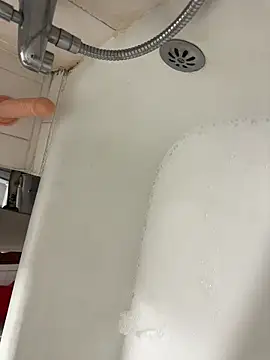 Snapshot of mihneaxxx chatting on 11/23/25, 09:14 mihneaxxx online show from 11/23/25, 09:14