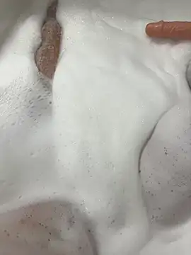 Snapshot of mihneaxxx chatting on 11/26/25, 08:21 mihneaxxx online show from 11/26/25, 08:21