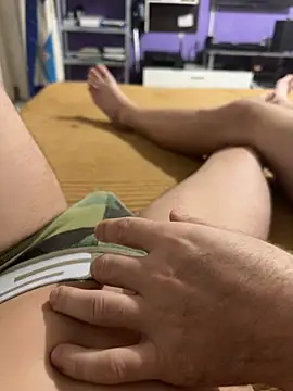 Snapshot of mihneaxxx chatting on 02/27/26, 09:15 mihneaxxx online show from 02/27/26, 09:15