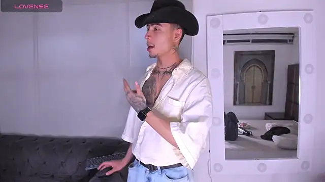 PiperrCry online show from 11/08/25, 04:01