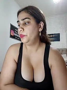 Snapshot of nahiarabiel33 chatting on 04/18/26, 09:04 nahiarabiel33 online show from 04/18/26, 09:04