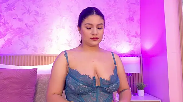 Snapshot of ValeriaMonet chatting on 05/18/26, 01:39 ValeriaMonet online show from 05/18/26, 01:39