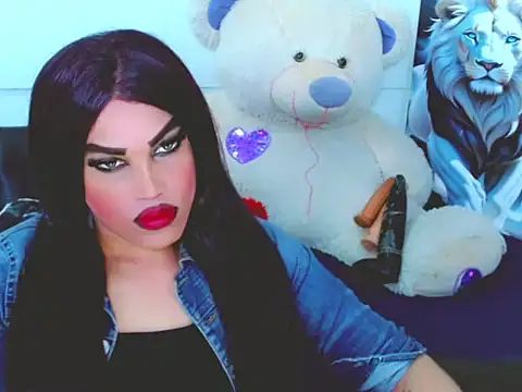 Snapshot of NharaBigCock chatting on 11/17/25, 06:35 NharaBigCock online show from 11/17/25, 06:35