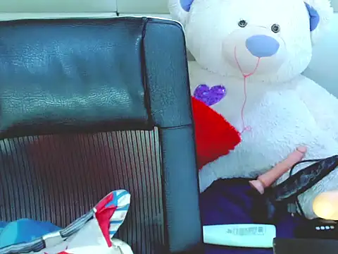 Snapshot of NharaBigCock chatting on 12/02/25, 03:51 NharaBigCock online show from 12/02/25, 03:51