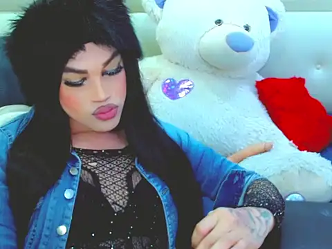 Snapshot of NharaBigCock chatting on 02/15/26, 09:44 NharaBigCock online show from 02/15/26, 09:44