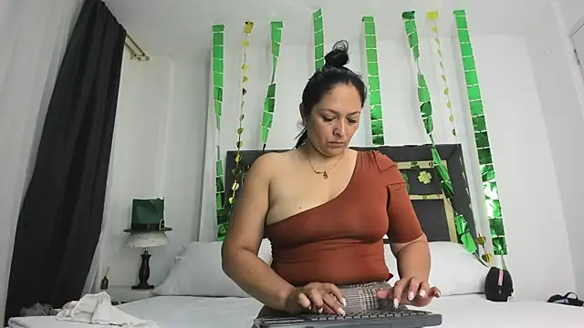 CatleyaSmith online show from 03/18/26, 12:41