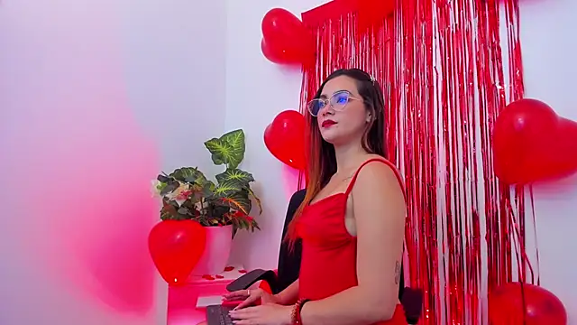 Snapshot of SaraAlvarezx chatting on 02/15/26, 05:04 SaraAlvarezx online show from 02/15/26, 05:04