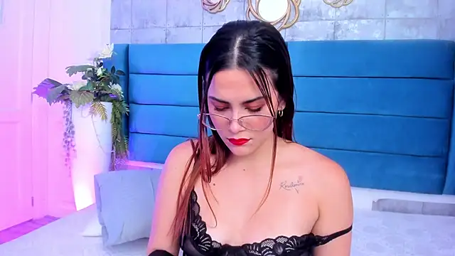 Snapshot of SaraAlvarezx chatting on 03/14/26, 03:56 SaraAlvarezx online show from 03/14/26, 03:56