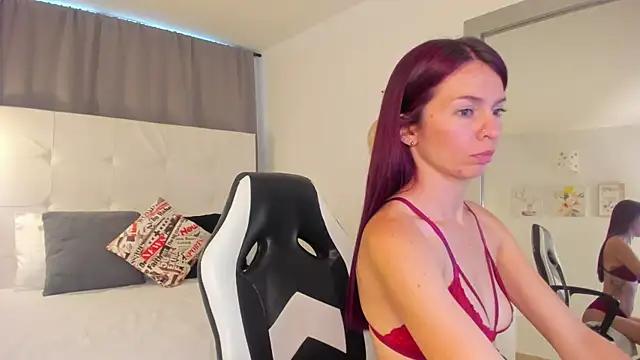 Emi Rosee online show from 12/18/25, 12:22