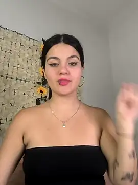 Snapshot of Lorenaa1 chatting on 05/02/26, 12:04 Lorenaa1 online show from 05/02/26, 12:04