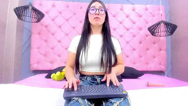 Mia Horney online show from 01/14/26, 12:22