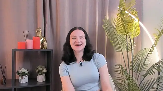 Snapshot of LatinaHuguenin chatting on 11/05/25, 05:35 LatinaHuguenin online show from 11/05/25, 05:35