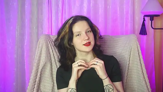 Snapshot of LatinaHuguenin chatting on 03/12/26, 07:09 LatinaHuguenin online show from 03/12/26, 07:09