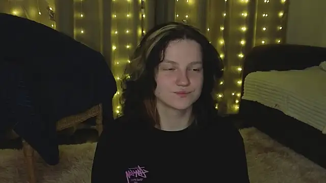 Snapshot of LatinaHuguenin chatting on 03/21/26, 10:24 LatinaHuguenin online show from 03/21/26, 10:24