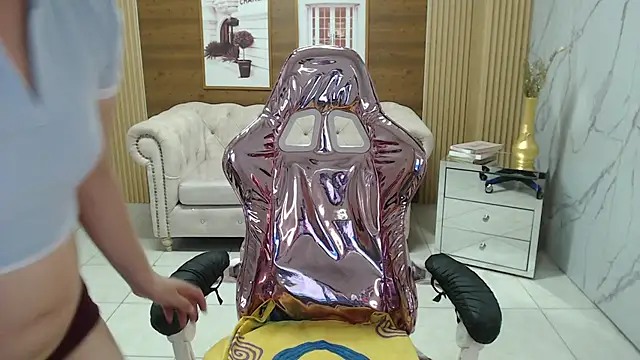 Snapshot of emma_jones_s chatting on 11/12/25, 08:08 emma jones s online show from 11/12/25, 08:08