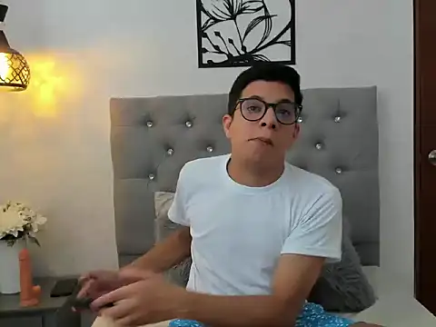 LucaDave 1 online show from 11/07/25, 07:36