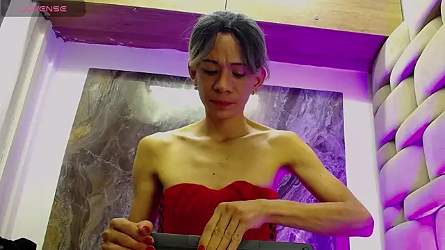 Snapshot of Caitlyn-Joness_ chatting on 11/19/25, 12:05 Caitlyn-Joness online show from 11/19/25, 12:05