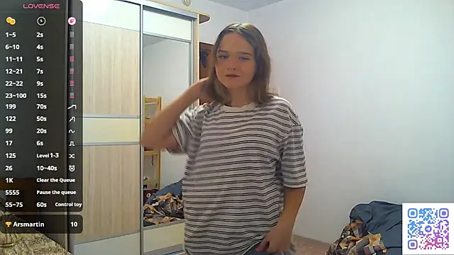 Snapshot of AlissaGerardo chatting on 12/16/25, 02:11 AlissaGerardo online show from 12/16/25, 02:11