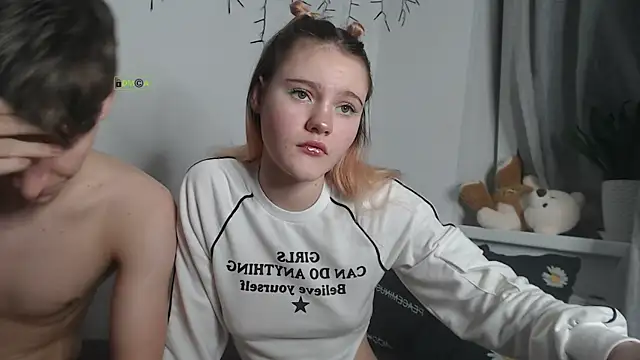 cute couple69 online show from 11/18/25, 12:16