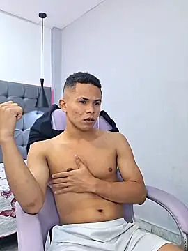 Snapshot of Liams18 chatting on 11/14/25, 01:04 Liams18 online show from 11/14/25, 01:04