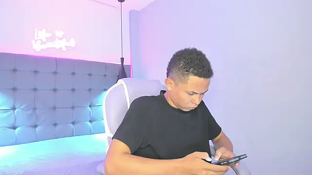 Snapshot of Liams18 chatting on 11/21/25, 03:16 Liams18 online show from 11/21/25, 03:16