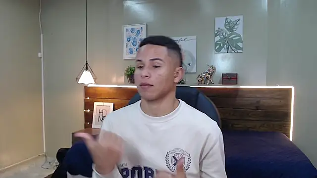 Snapshot of Liams18 chatting on 11/30/25, 12:53 Liams18 online show from 11/30/25, 12:53