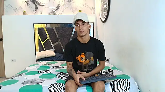 Snapshot of IMPERIO_ROMANO chatting on 11/23/25, 07:13 IMPERIO ROMANO online show from 11/23/25, 07:13