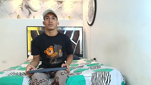 Snapshot of IMPERIO_ROMANO chatting on 11/25/25, 07:14 IMPERIO ROMANO online show from 11/25/25, 07:14